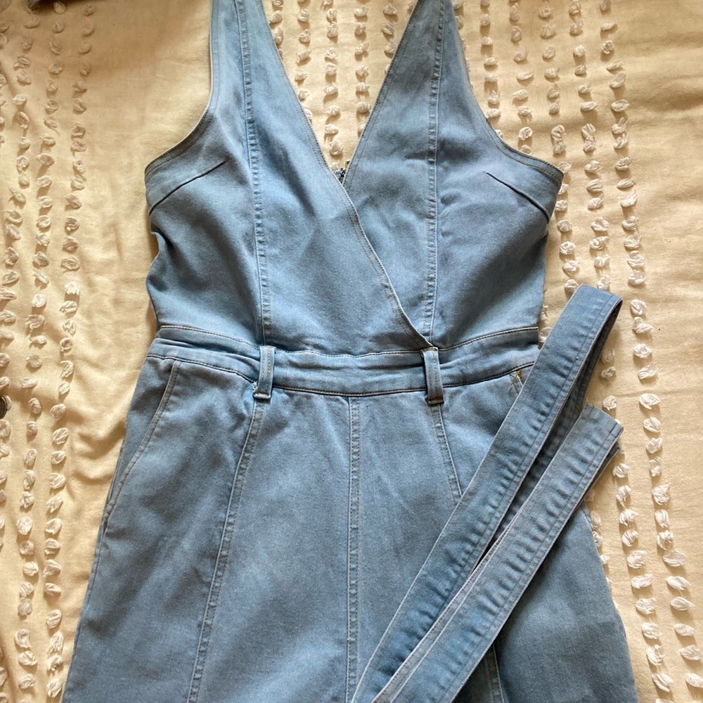 Halter jean jumpsuit light blue back zipper never worn stretchy fit